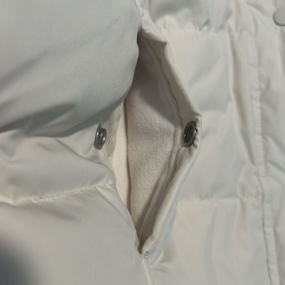 GAP Ivory Full Zip and Snap Faux Fur Trimmed Hooded Puffer Vest Size XL - Picture 9 of 13